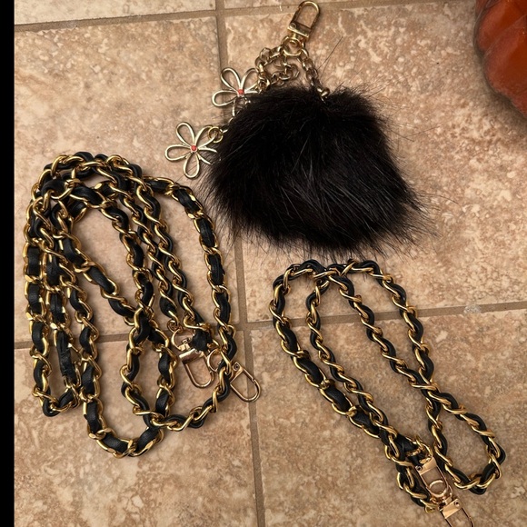 Authentic Dior pouch with unbranded hardware and crossbody chain - Picture 4 of 10